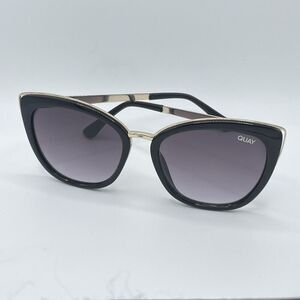 Quay Australia HONEY 1212 Cat Eye Sunglasses Black Gold See Flaws Preowned